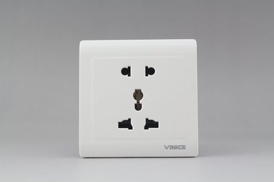 尚品多功能五孔插座 廠家直銷，工程與家裝的理想選擇